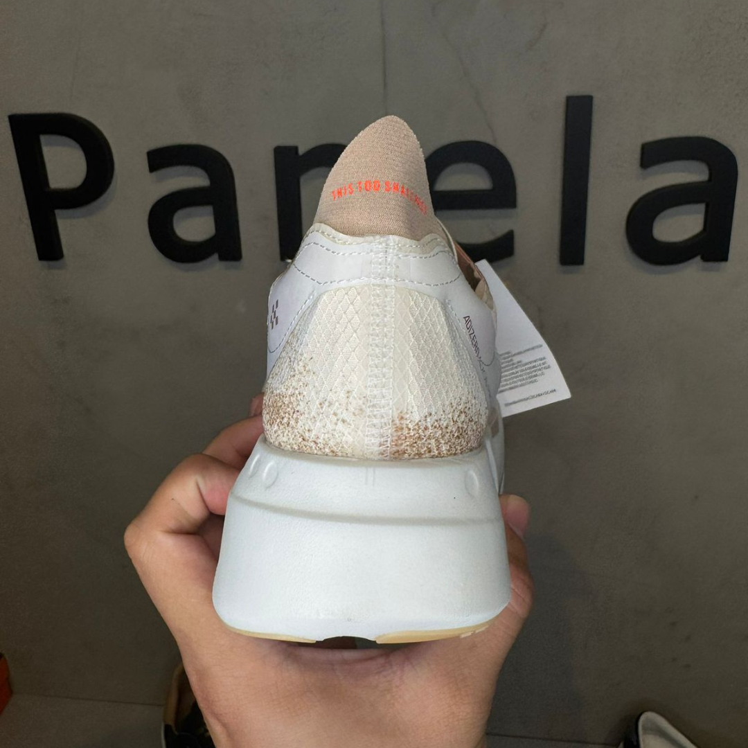 Tênis Adizero Adios Pro 4 (Branco/Bege)