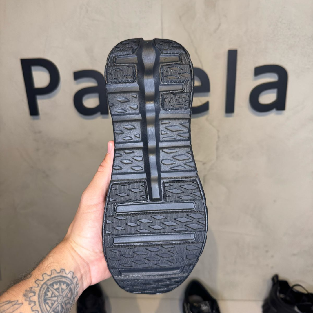 Cloudtilt Preto