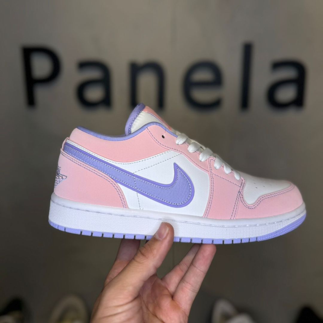 Air Jordan 1 Low SE Arctic Punch