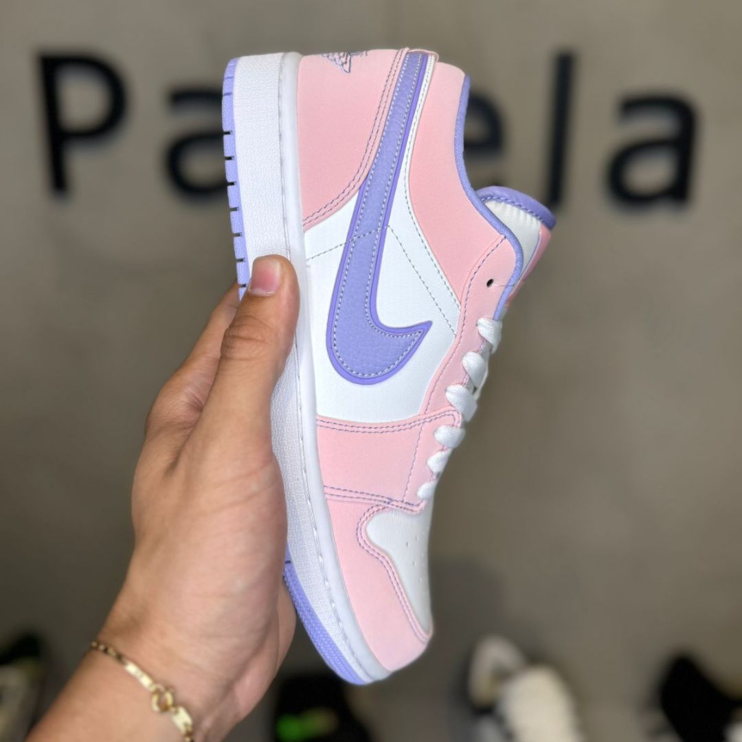 Air Jordan 1 Low SE Arctic Punch