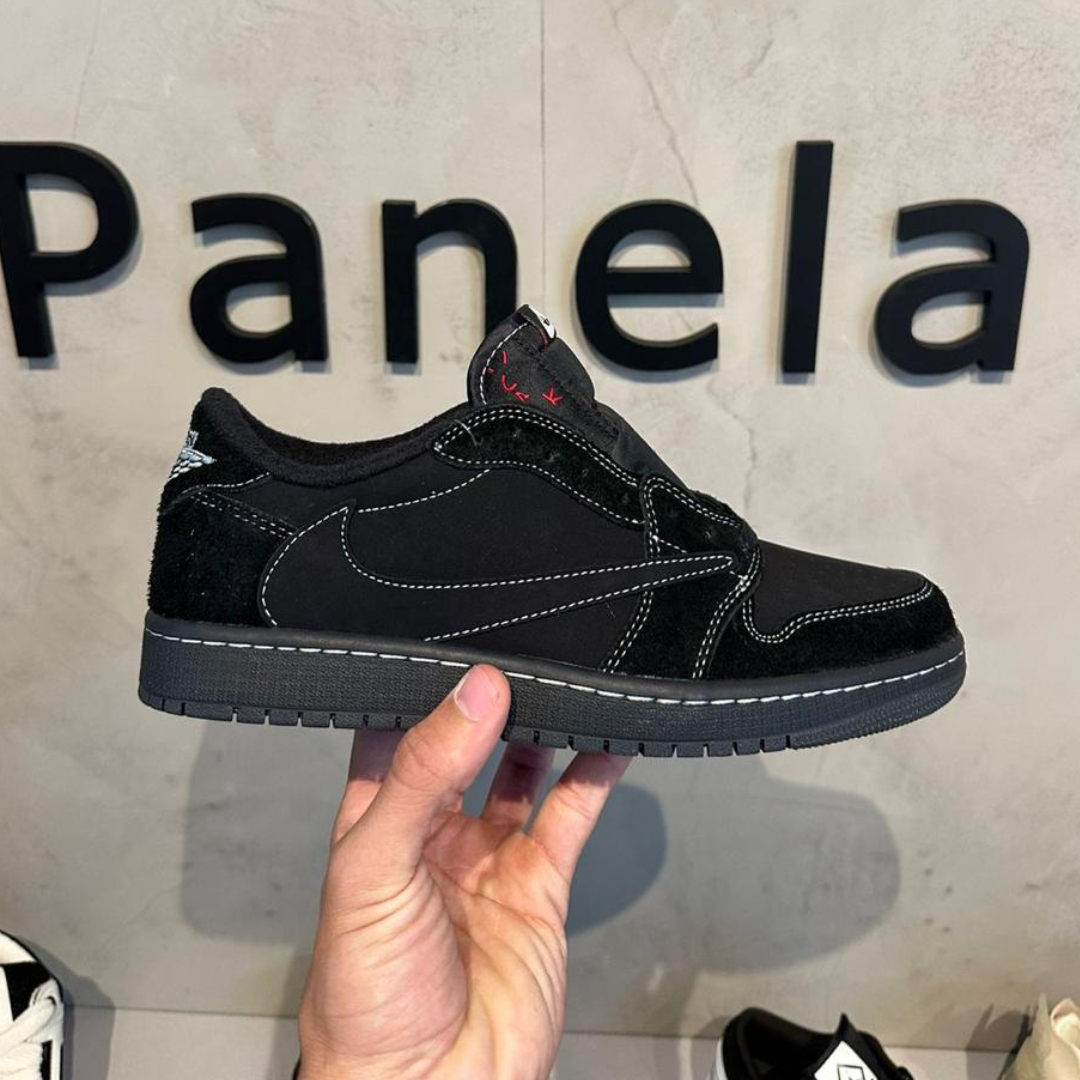 Tênis Nike Travis Scott x Air Jordan 1 Low Black Phantom