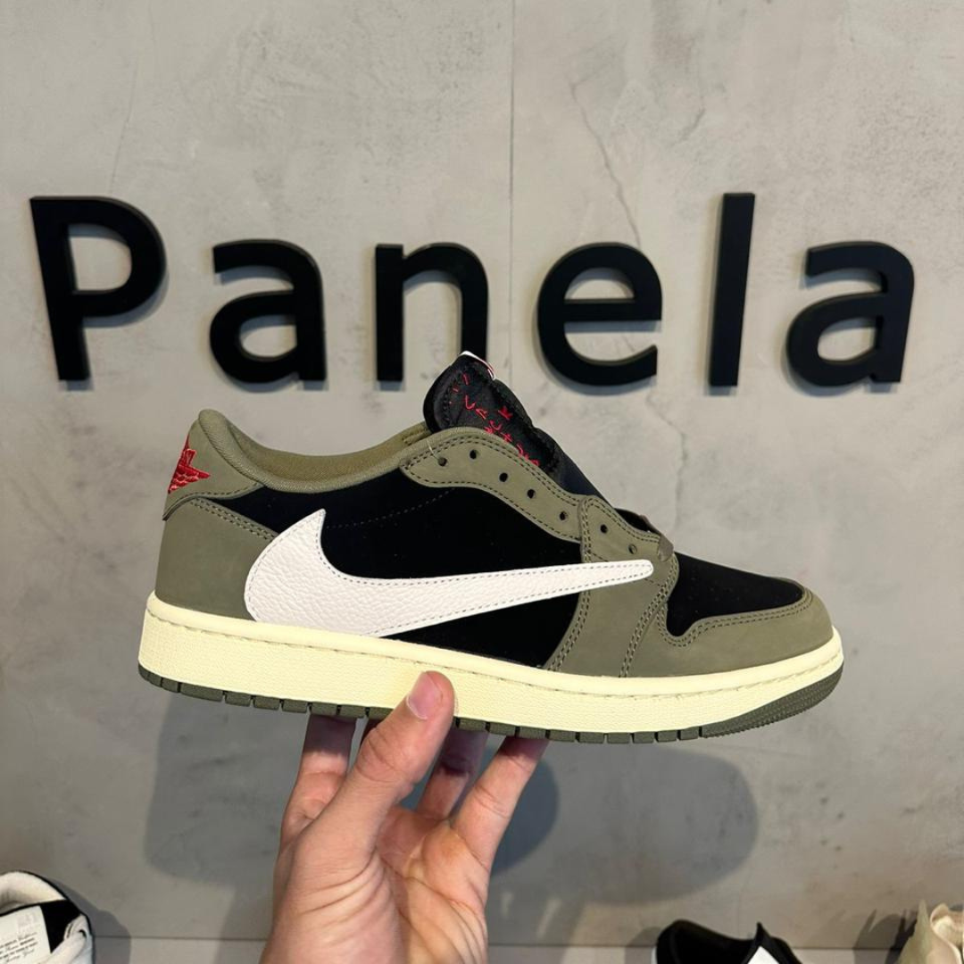 Tênis Nike Travis Scott x Air Jordan 1 Low Black Olive