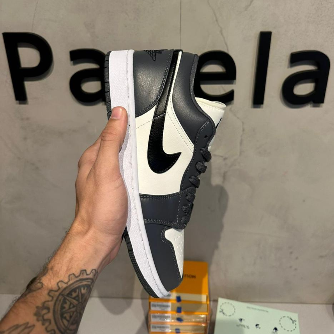 Tênis Nike Air Jordan 1 Low  Cinza e Branco