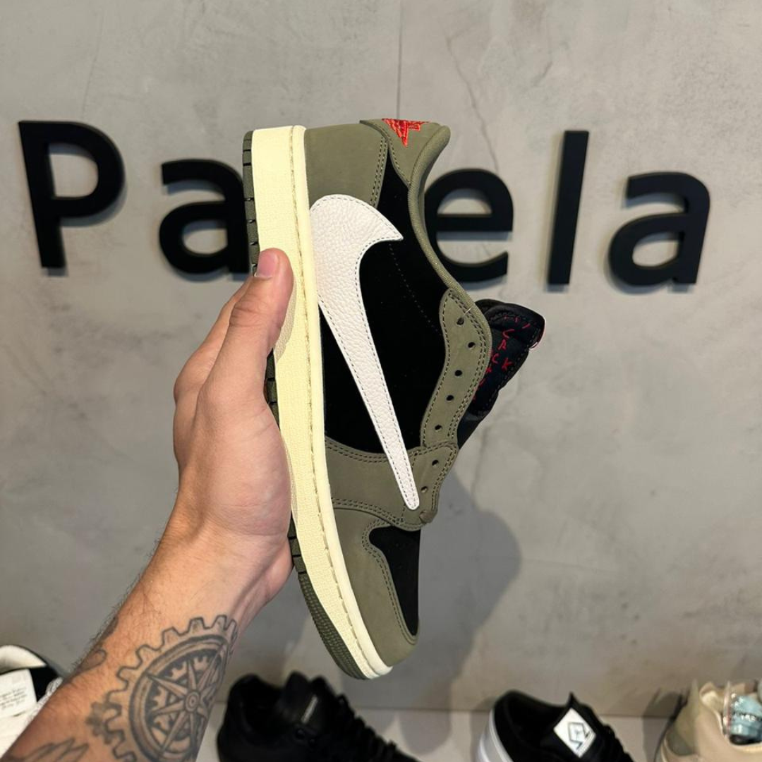 Tênis Nike Travis Scott x Air Jordan 1 Low Black Olive Tênis Nike Travis Scott x Air Jordan 1 Low Black Olive