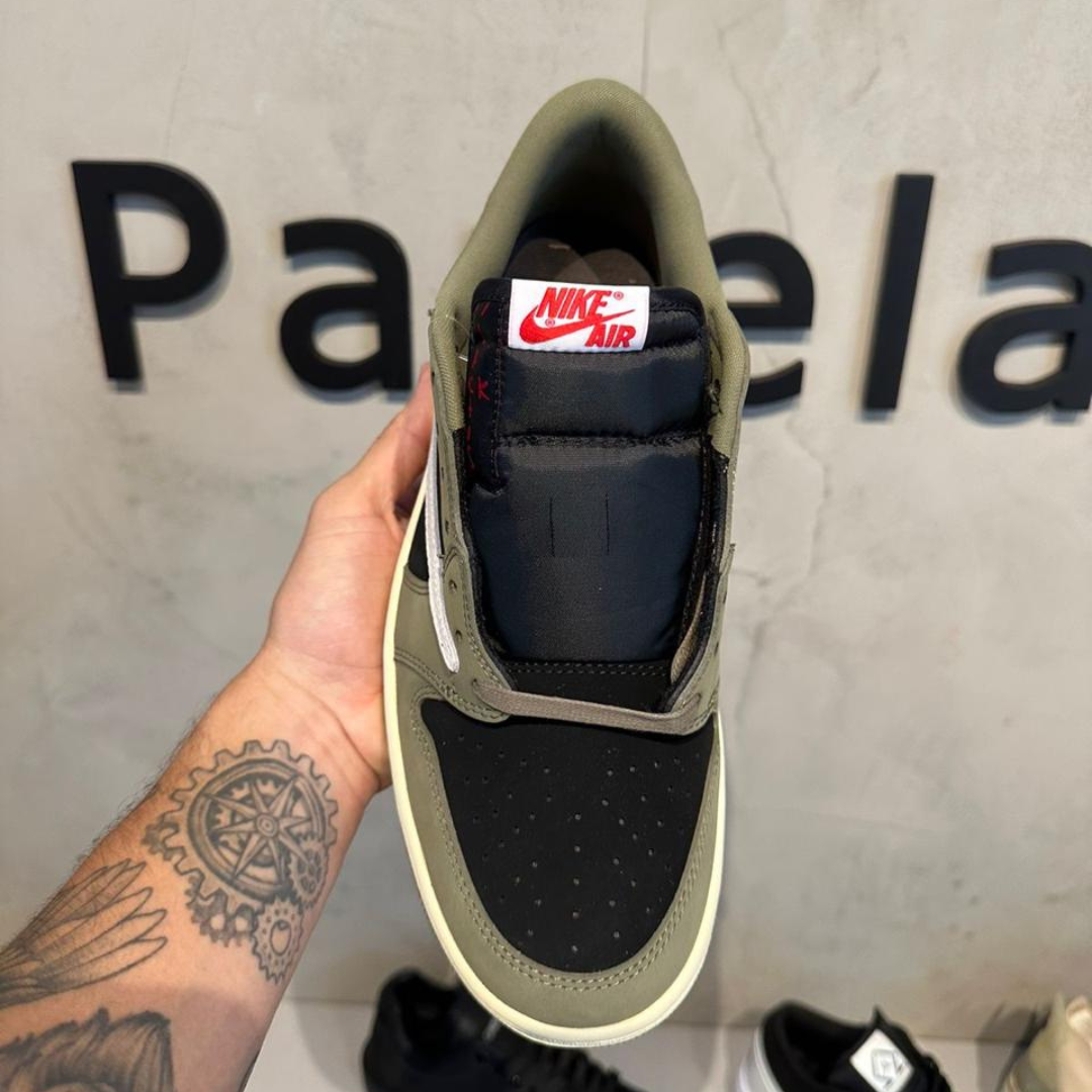 Tênis Nike Travis Scott x Air Jordan 1 Low Black Olive Tênis Nike Travis Scott x Air Jordan 1 Low Black Olive