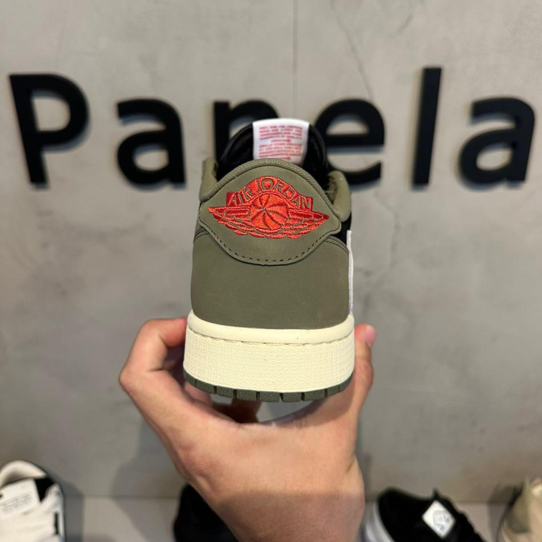 Tênis Nike Travis Scott x Air Jordan 1 Low Black Olive